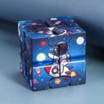 Cubo Infinito 3D Astronauta