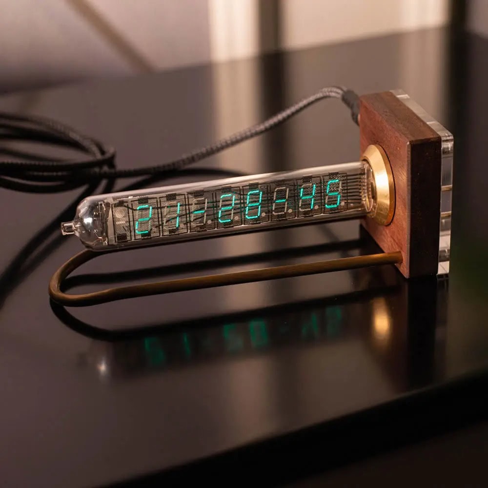 horloge-nixie-design-fluorescente-1 Reloj Nixie Diseño Fluorescente – Image 1