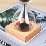 Reloj de arena magnético de cristal – Image 2