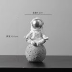 Figura de Astronauta en Meditación