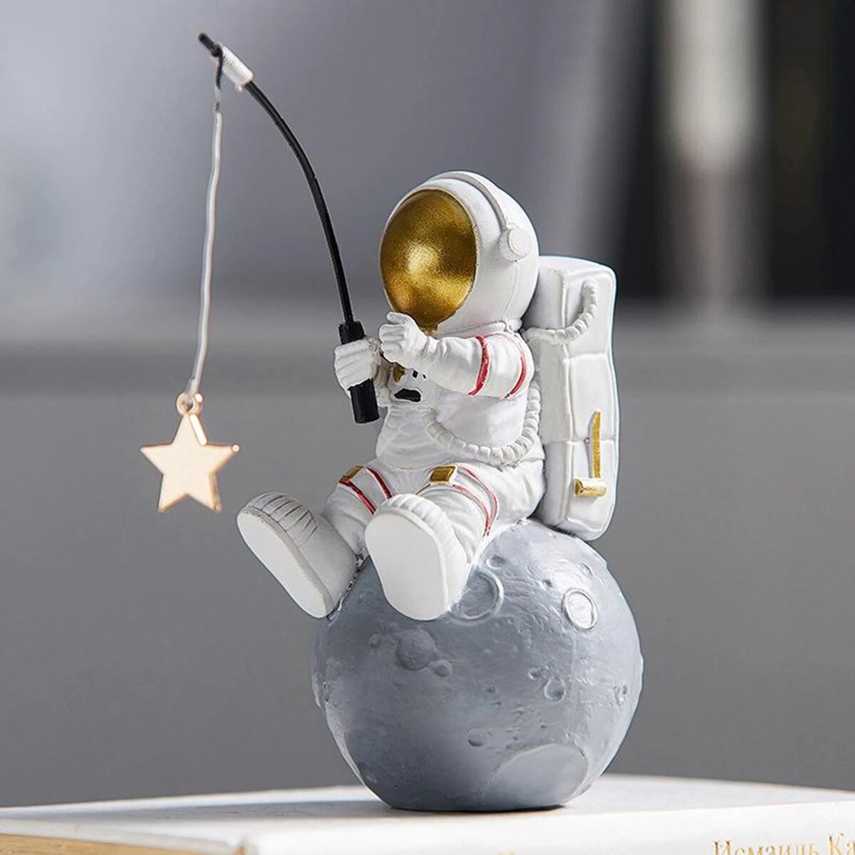 figurine-astronaute-pecheur-detoile-1 Figura Astronauta Pescador de Estrellas – Image 1