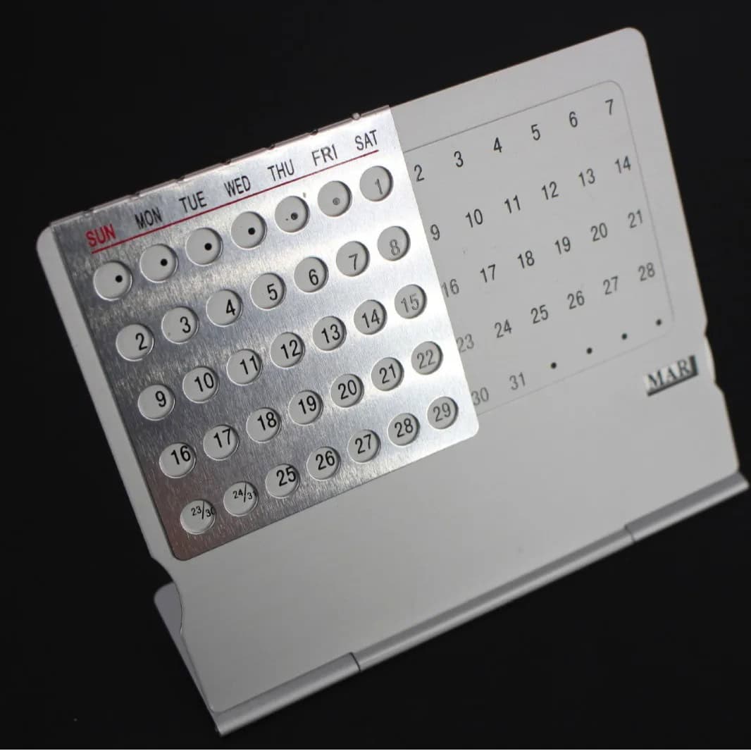 calendrier-perpetuel-metal-1 Calendario Perpetuo de Metal – Image 1