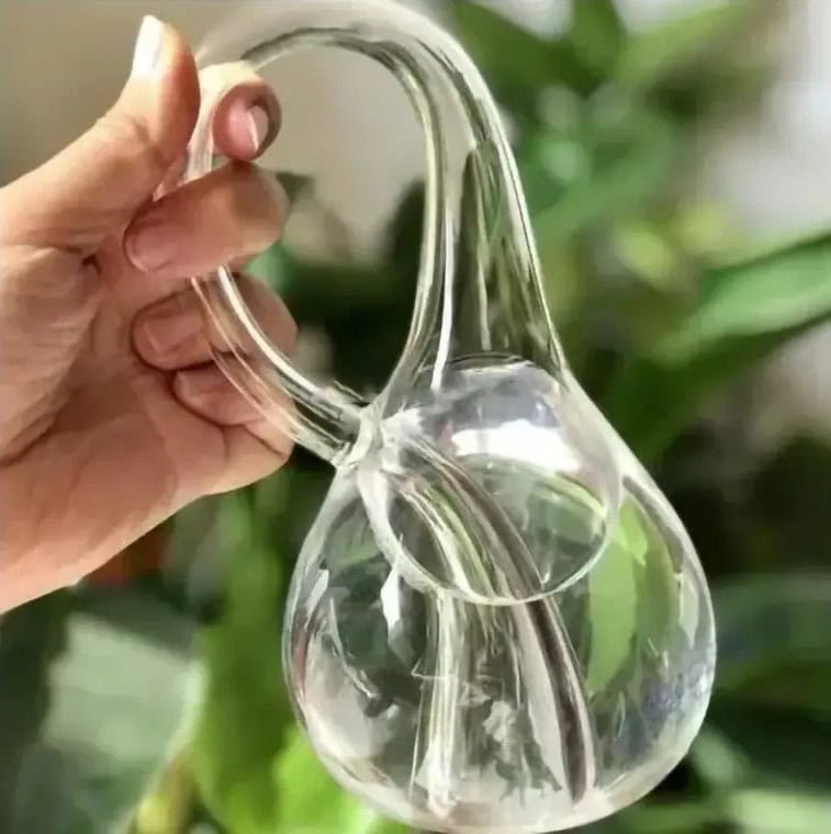 bouteille-de-klein-1 Pipette en verre en forme de poire, utilisée pour les expériences de laboratoire ou la décoration scientifique.