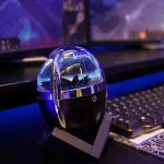 Lampe de bureau en forme de planète avec éclairage LED, idéale pour la décoration scientifique et l'ambiance de bureau moderne.
