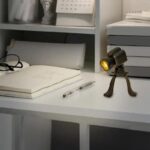 Lámpara de mesa original con forma de cámara de fotos – Image 5