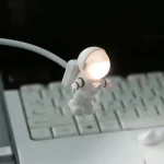 Pequeña lámpara astronauta USB – Image 5