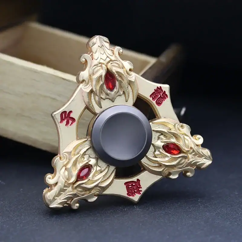 hand-spinner-noir-et-dore-rare-1 Fidget spinner negro y dorado especial – Image 1