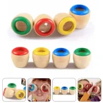 Anneaux en bois avec cercles colorés pour jeu éducatif.