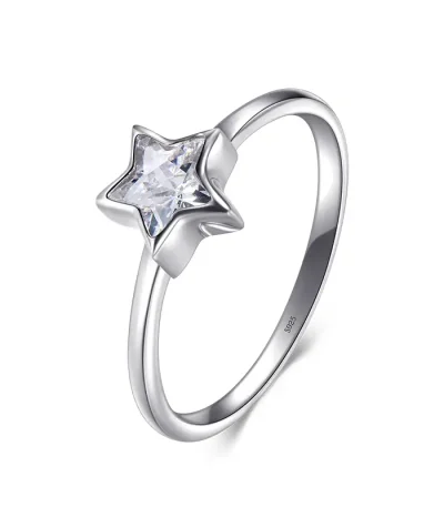 Bague en argent avec pierre en forme d'étoile, élégante et raffinée, idéale pour les amateurs de bijoux inspirés de l'astronomie et de la science.