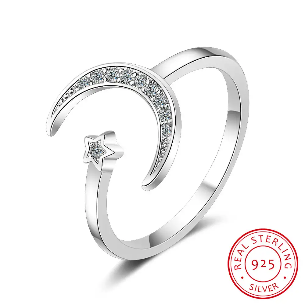 bague-lune-en-argent-1 Bague en argent sterling 925 avec étoile et lune, ornée de cristaux brillants, design élégant et moderne, idéale pour les amateurs de bijoux inspirés de l'astronomie.