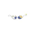 Pendentif étoile et lune en métal argenté et or jaune, design élégant avec détails colorés bleus et dorés, parfait pour une décoration ou un bijou original.