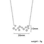 Collier en argent avec pendentif en forme de constellation, orné de petits diamants, mesurant 26 mm de large et 10 mm de haut, poids 3 g.