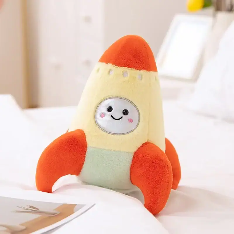 peluche-coussin-fusee-1 Peluche Cojín Cohete – Image 1