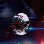 Casque d'astronaute orné d'un logo soviétique GCCC, symbolisant l'exploration spatiale et la science. Idéal pour la décoration scientifique ou pour les passionnés d'astronomie et d'histoire spati.
