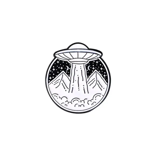 Vaisseau spatial futuriste sur fond de montagnes et ciel étoilé, illustration minimaliste en noir et blanc, évoquant la science-fiction et l'exploration spatiale.