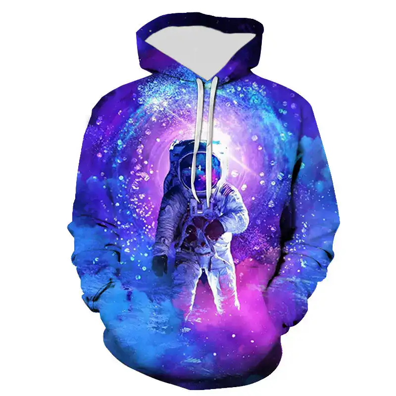 sweat-astronaute-couleurs-1 Vêtement à capuche avec design d'astronaute dans un univers spatial coloré, mélangeant violet, bleu et rose, parfait pour les amateurs de science et d'astronomie.