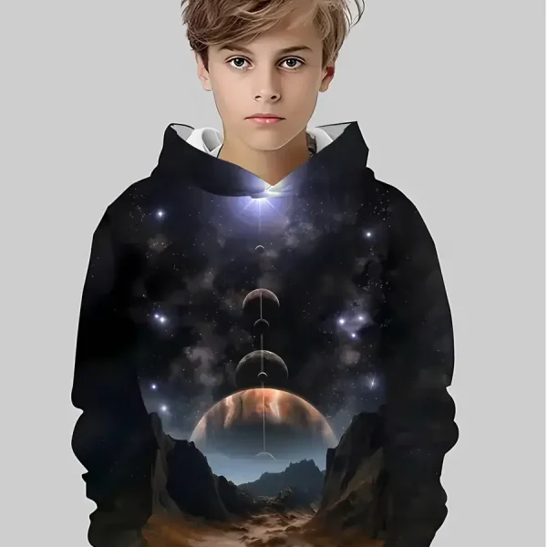 Hoodie avec motif cosmique et planètes.