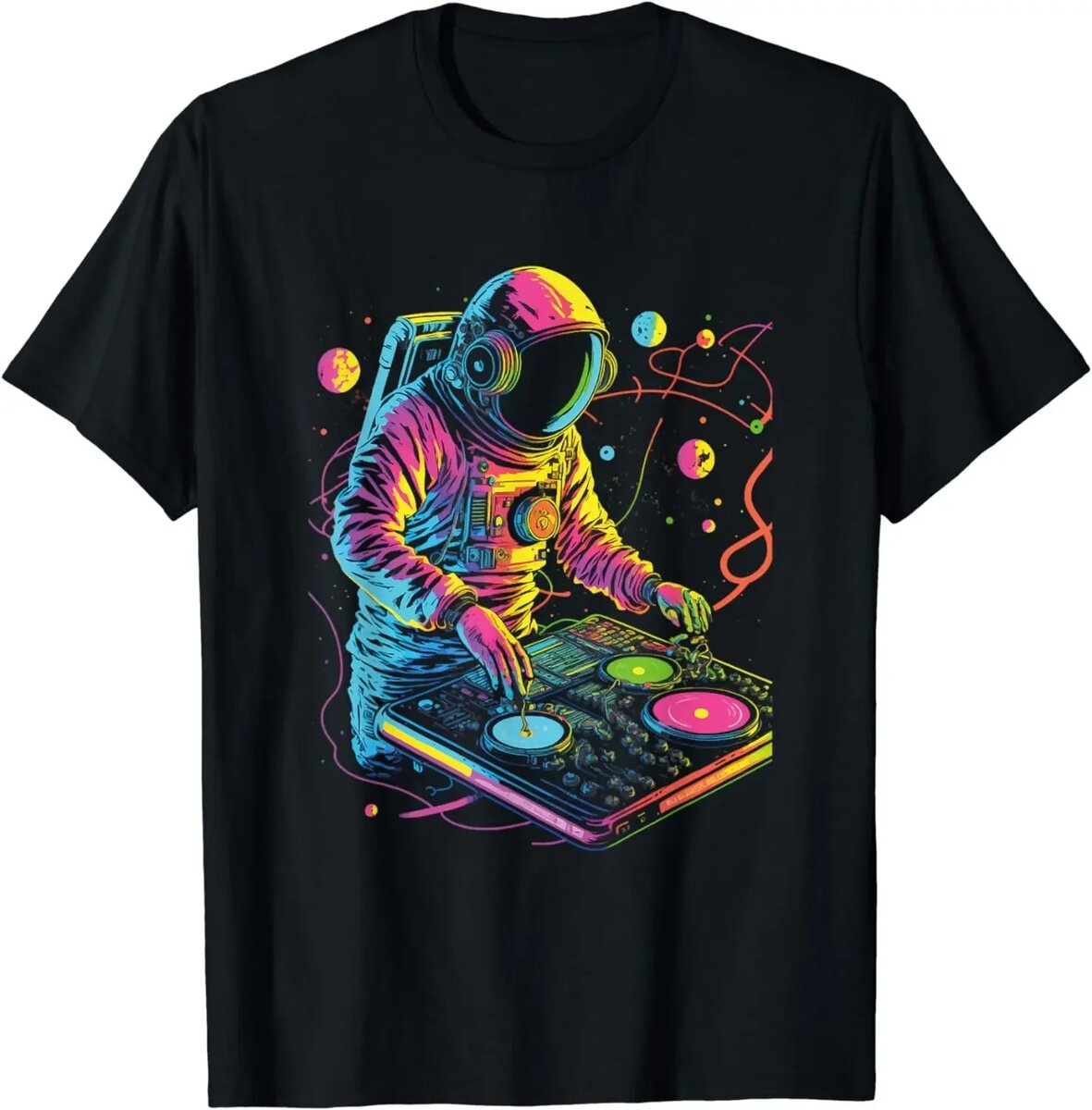 t-shirt-astronaute-neon-1 DJ spatial en costume d'astronaute mixant musique et science.