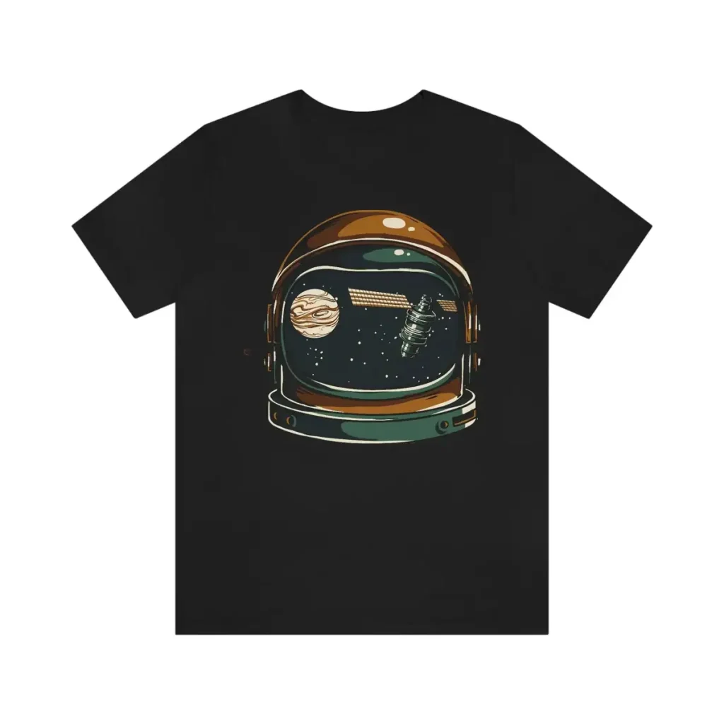 T-shirt noir avec illustration d'un casque d'astronaute, planètes et espace, design original pour les amateurs de science et d'astronomie.