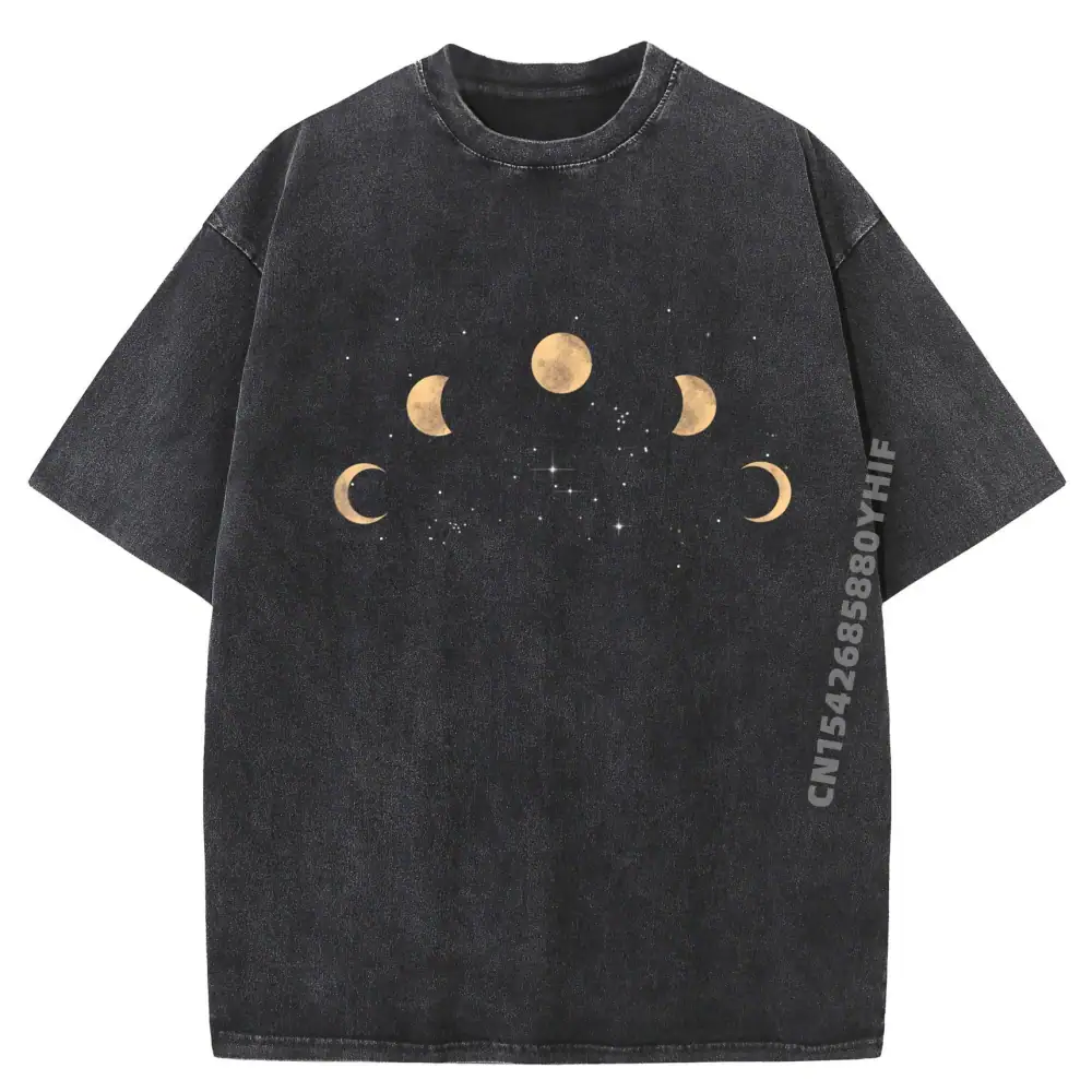 T-shirt noir avec motifs de phases lunaires et étoiles, idéal pour les amateurs d'astronomie et de science.
