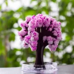 Modèle de flore en forme de cerveau scientifique avec des couleurs vives, parfait pour la décoration de bureau ou d'espace éducatif.