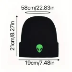 Balaclava noire avec logo extraterrestre vert, idéale pour accessoires de science-fiction ou décoration thématique.