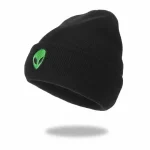 Casquette noire avec logo alien vert, style streetwear tendance, parfait pour un look original et décontracté.