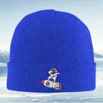 Bonnet en laine bleu avec un dessin d'astronaute et fusée, parfait pour les amateurs de science et d'exploration spatiale.