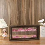 Vitrine en bois avec paysage de montagnes roses en relief, idéale pour la décoration intérieure ou comme objet de collection.