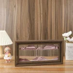 Vitrine en bois avec décor de montagnes miniatures, idéale pour la décoration scientifique ou éducative, mettant en valeur des paysages miniatures dans un cadre élégant.