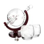 Boussole en verre avec un petit navire à l'intérieur, décoration scientifique élégante et originale pour la maison ou le bureau.
