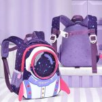 Sac à dos enfant avec motif astronaute et étoiles, idéal pour l'école ou les activités ludiques.