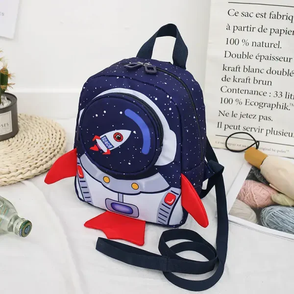 Sac à dos enfant thème spatial, design astronautique avec fusée et étoiles.