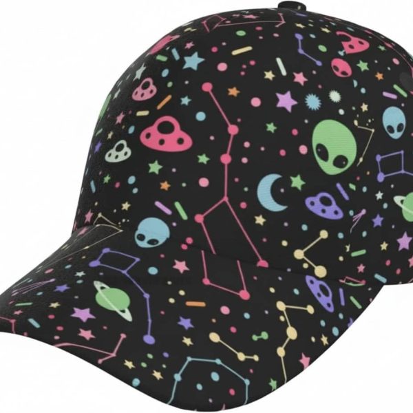 Casquette avec motifs d'astres, d'aliens et de planètes fluorescentes.