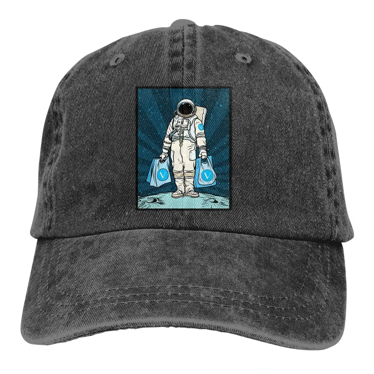 casquette-astronaute-1 Casquette avec illustration d'un astronaute portant deux sacs à dos.