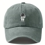 Casquette en coton avec motif d'astronaute mignon, idéale pour les amateurs de science et d'exploration spatiale. Parfaite pour un style décontracté et original.