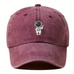 Casquette rose avec logo d'astronaute cartoon, accessoire de mode original et tendance pour les amateurs de science et d'espace.
