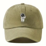 Casquette beige avec petit logo d'astronaute stylisé, parfait pour les amateurs de science et d'astronomie. Accessoire tendance et original pour un look décontracté.