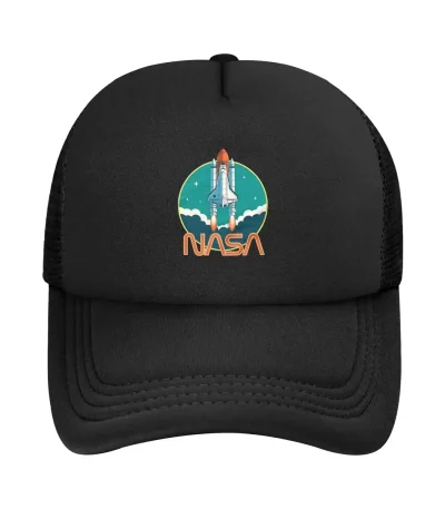 Casquette noire avec logo NASA de fusée, idéale pour les amateurs d'astronomie et de science, apportant une touche de style et de passion pour l'exploration spatiale.