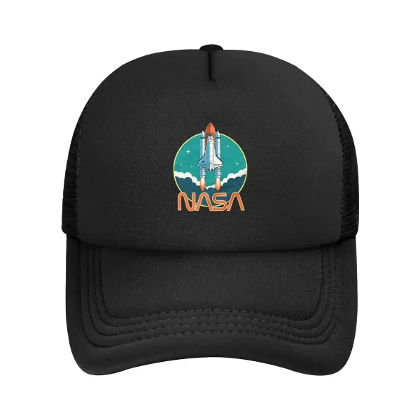 Casquette noire avec logo NASA de fusée, idéale pour les amateurs d'astronomie et de science, apportant une touche de style et de passion pour l'exploration spatiale.