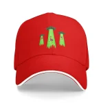 Casquette rouge avec broderie de champignons verts et flamants roses, style amusant et original. Parfaite pour les amateurs de design scientifique et décoration ludique.