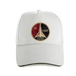 Casquette blanche avec logo soviétique représentant un symbole spatial et le marteau et la faucille rouge. Parfait pour les amateurs d'histoire et de science-fiction.