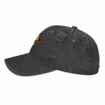 Casquette noire en denim avec logo scientifique brodé, style décontracté, parfait pour les amateurs de science et de mode.