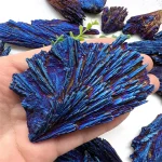 Pierre d'azur brute, pierre précieuse bleue, idéale pour la décoration ou la collection.