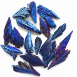 Échantillons de minéraux d'azurite aux couleurs bleues intenses, idéaux pour la décoration ou la collection scientifique.