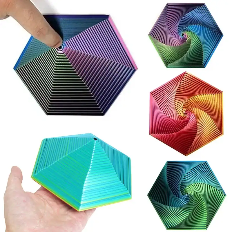 fractal-hexagon-fidget-toy-1 Hexagone en spirale colorée en plastique 3D, objet scientifique décoratif, avec motifs géométriques en dégradé de couleurs vives, idéal pour la décoration ou l'étude de formes.