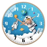 Balancier d'horloge avec décor spatial et astronautique pour chambre d'enfant.