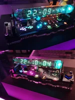 Horloge numérique LED avec affichage en temps réel, intégrée dans un circuit électronique, illuminée de couleurs vives, idéale pour décoration scientifique ou technologique.