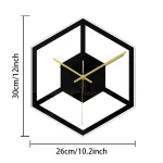 Horloge murale moderne en forme de cube 3D avec cadre noir et aiguilles dorées, idéale pour la décoration intérieure contemporaine.