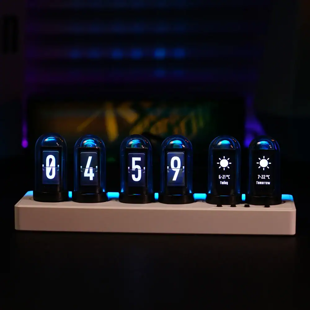 horloge-nixie-ips-wi-fi-rgb-1 Horloge numérique à affichage rétroéclairé avec six modules, affichant l'heure, la température et le jour de la semaine, idéale pour la décoration scientifique ou de bureau.